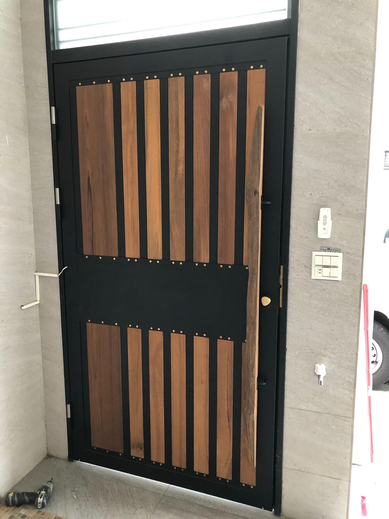 車庫門/大門/小門/滑軌門/旋轉門/木把手