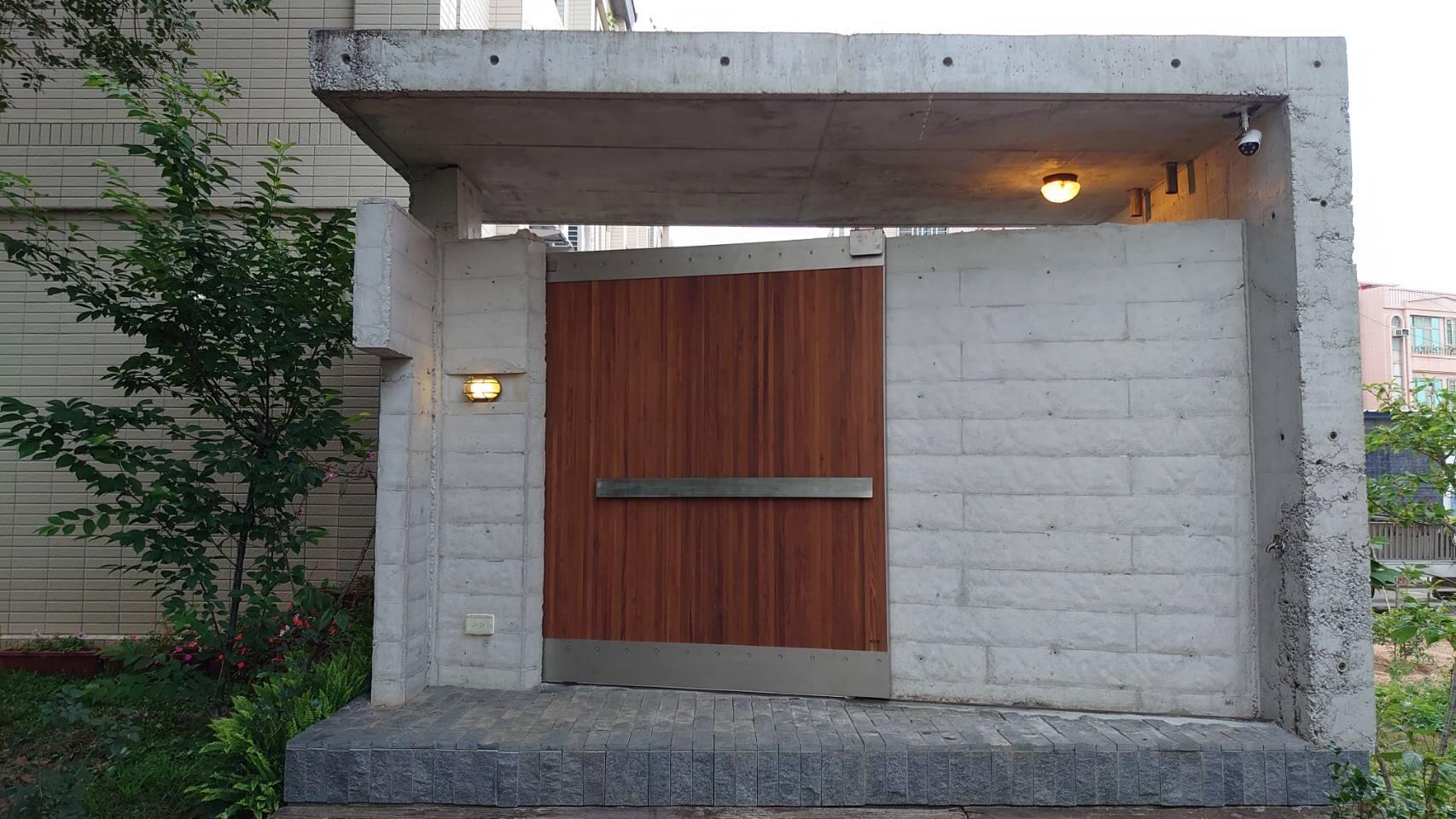 車庫門/大門/小門/滑軌門/旋轉門/木把手