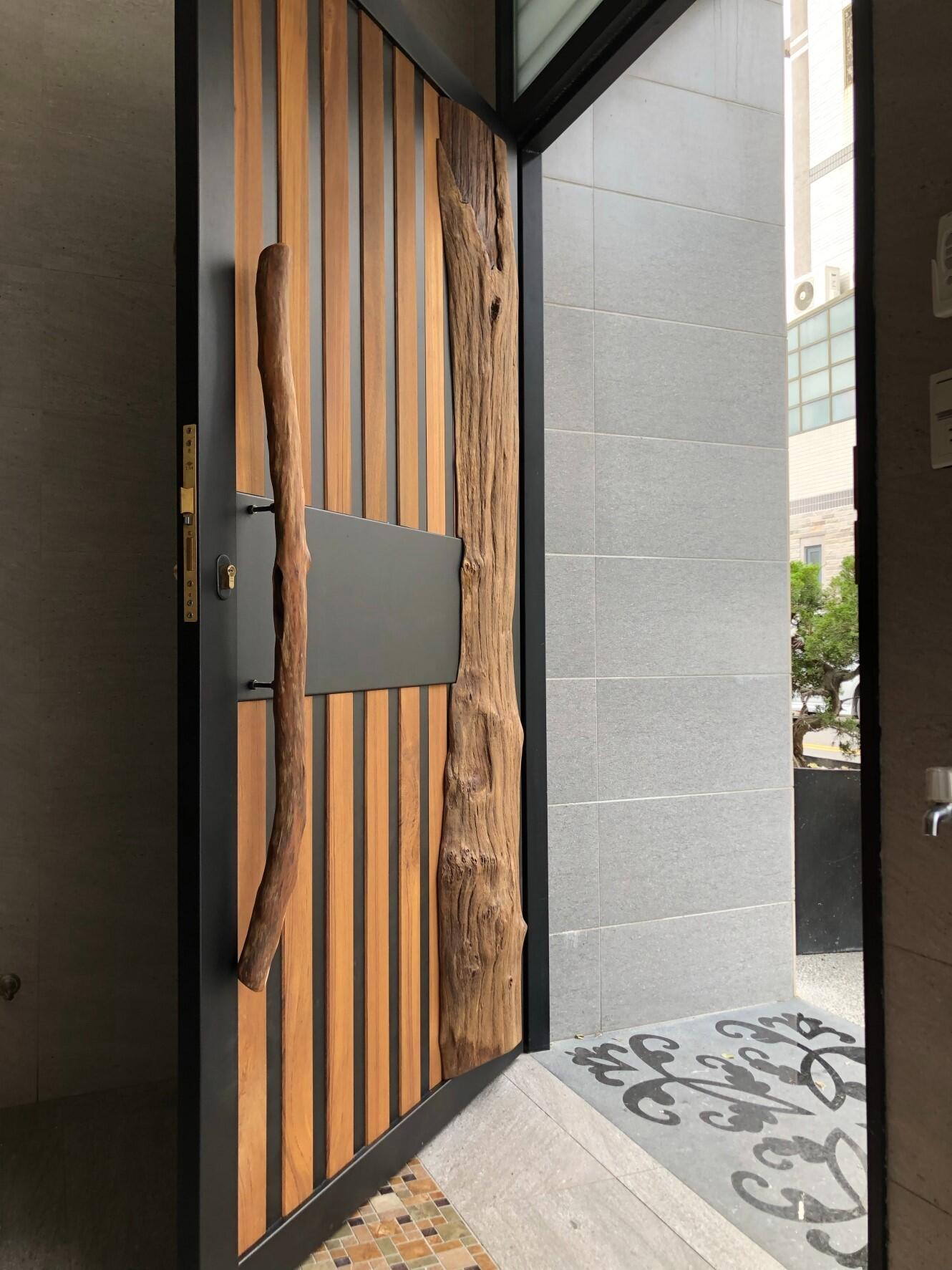 車庫門/大門/小門/滑軌門/旋轉門/木把手