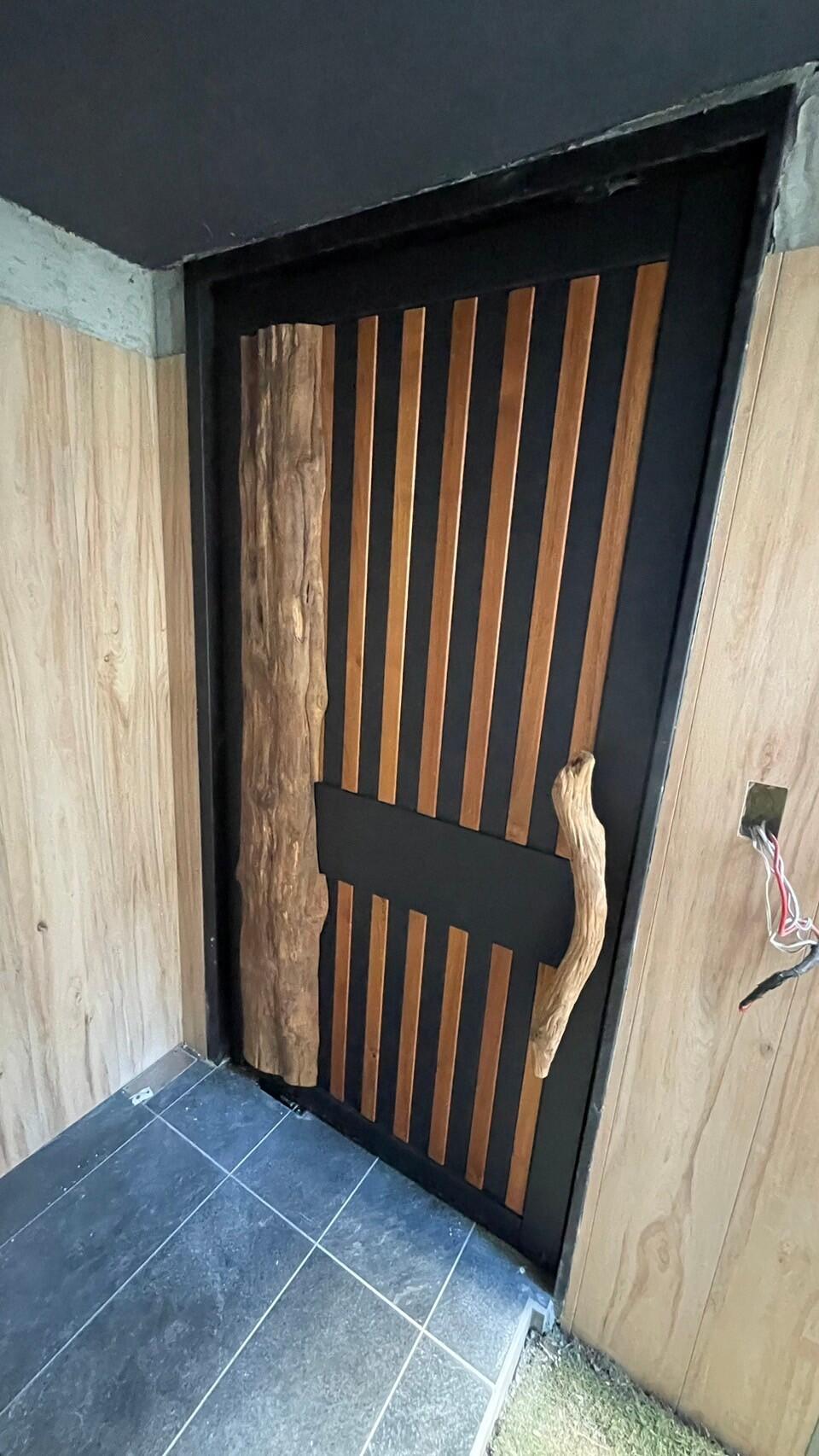 車庫門/大門/小門/滑軌門/旋轉門/木把手