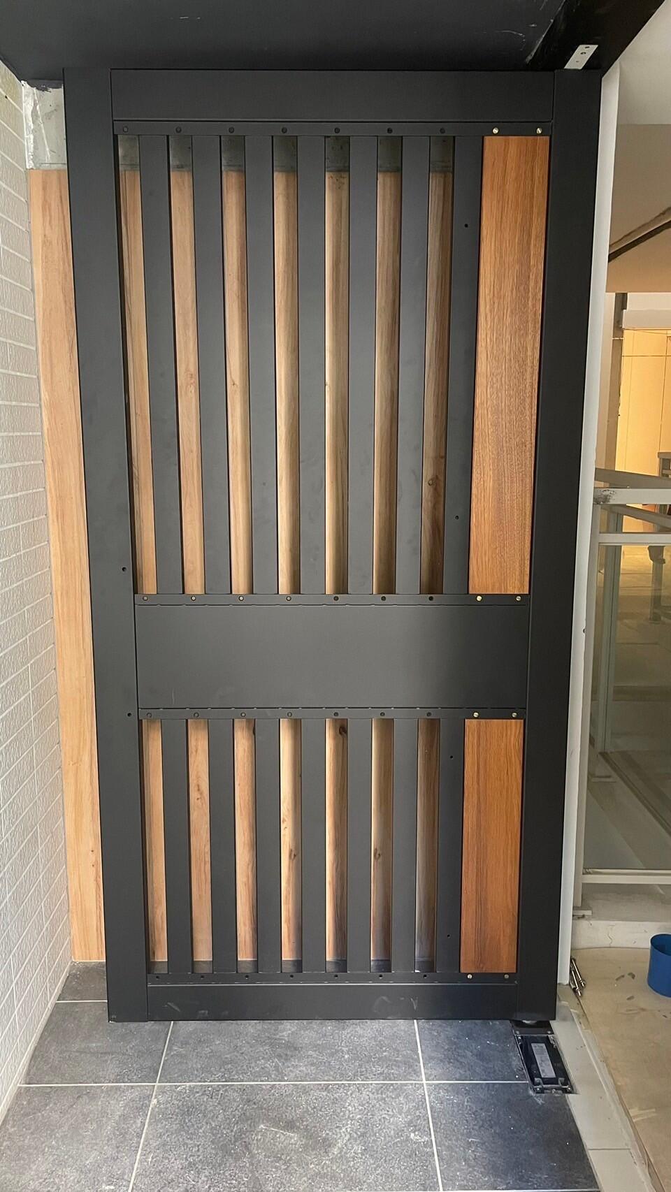 車庫門/大門/小門/滑軌門/旋轉門/木把手