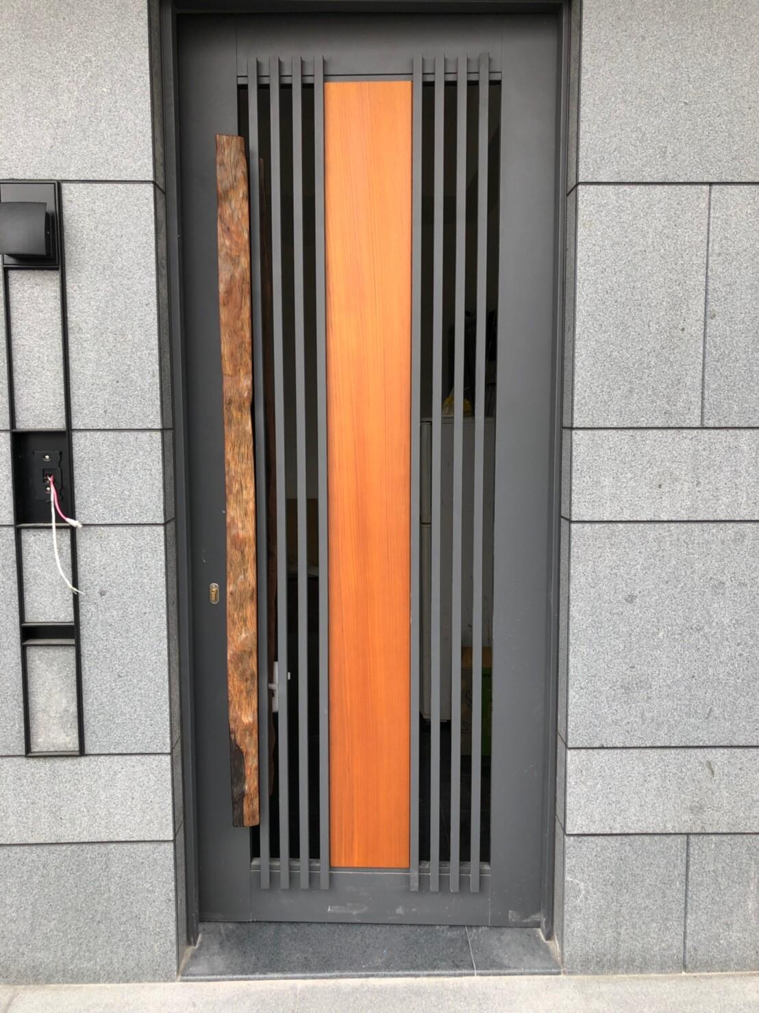 車庫門/大門/小門/滑軌門/旋轉門/木把手