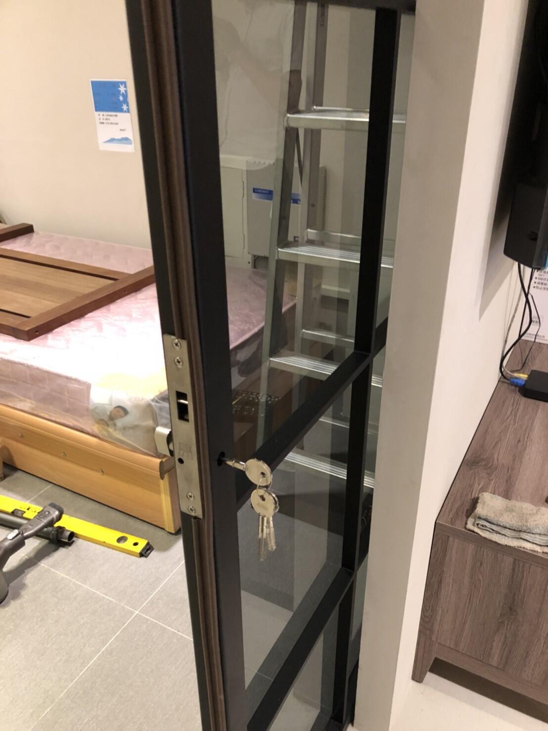 車庫門/大門/小門/滑軌門/旋轉門/木把手