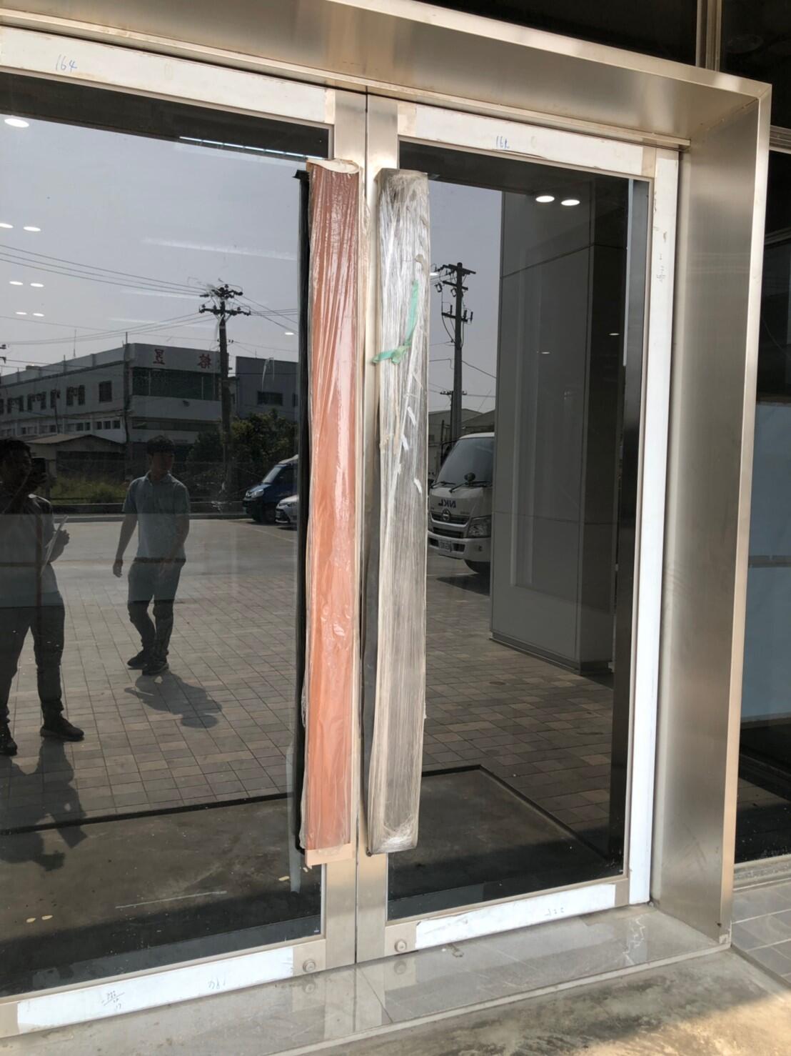 車庫門/大門/小門/滑軌門/旋轉門/木把手