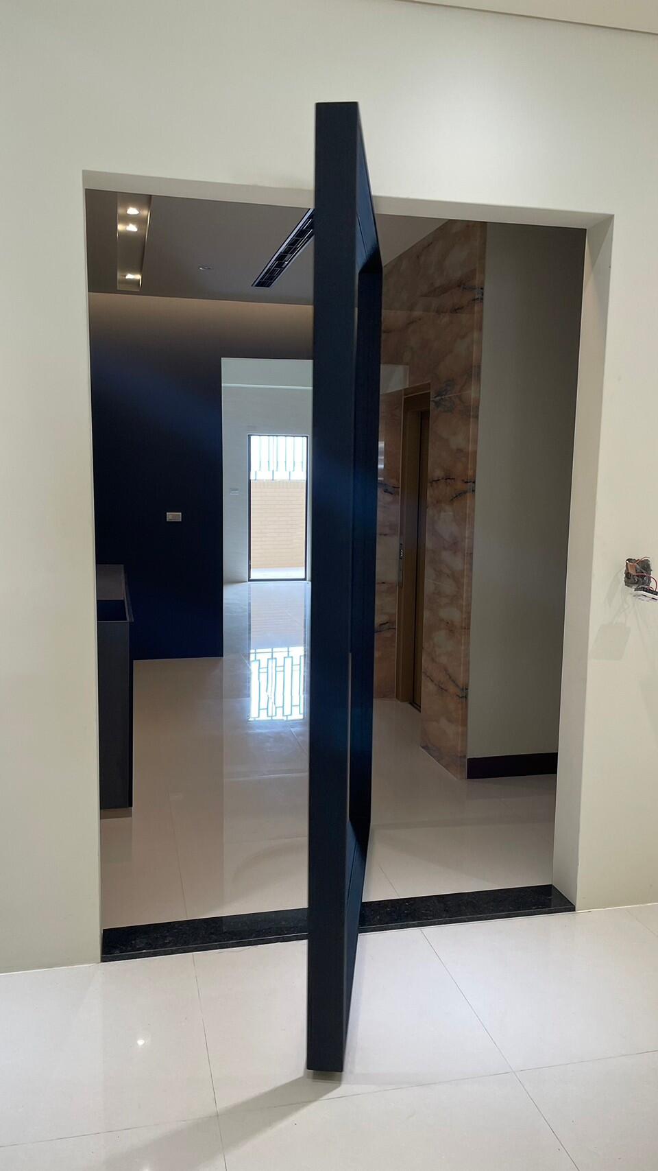 車庫門/大門/小門/滑軌門/旋轉門/木把手