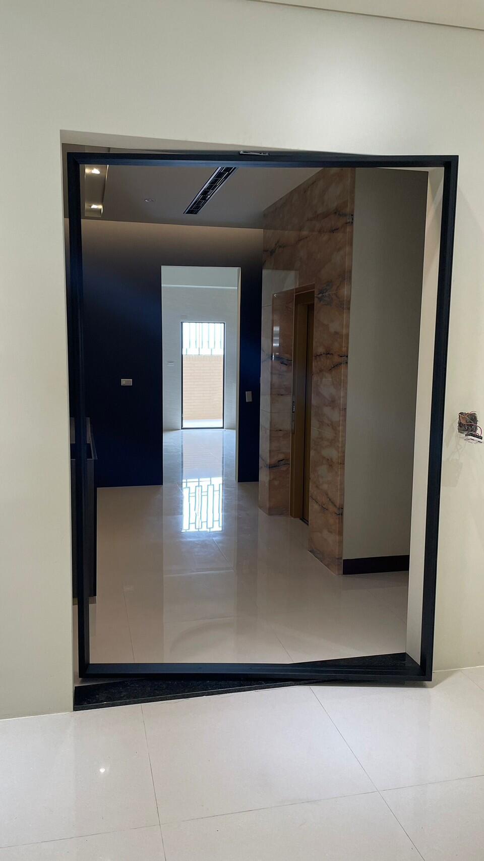 車庫門/大門/小門/滑軌門/旋轉門/木把手