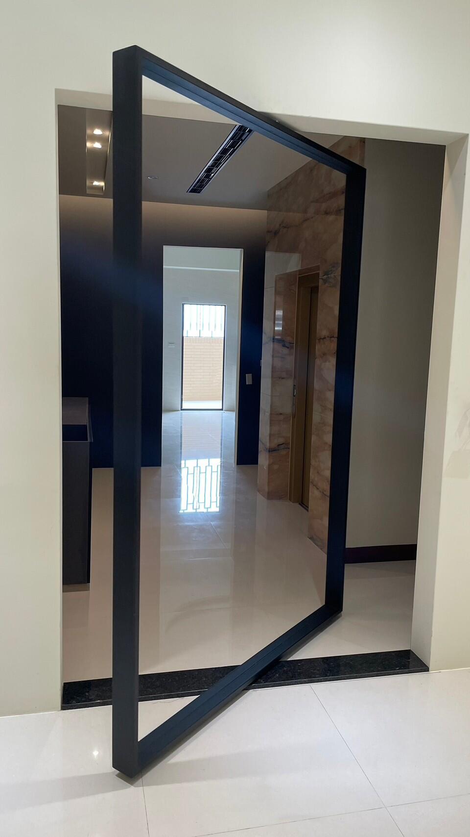 車庫門/大門/小門/滑軌門/旋轉門/木把手