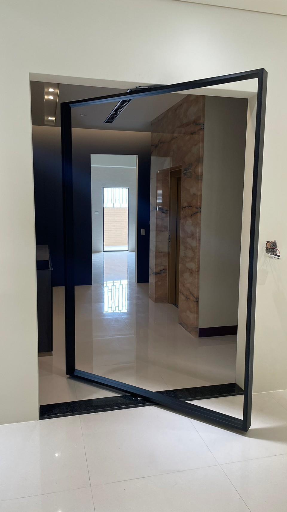 車庫門/大門/小門/滑軌門/旋轉門/木把手