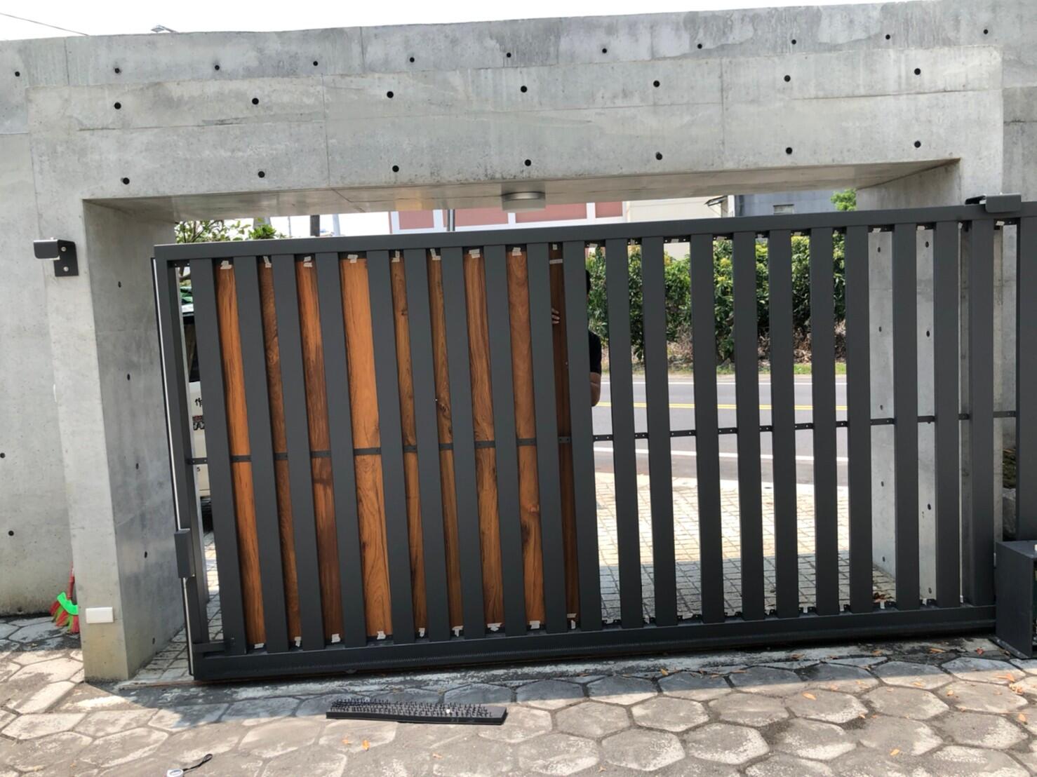 車庫門/大門/小門/滑軌門/旋轉門/木把手