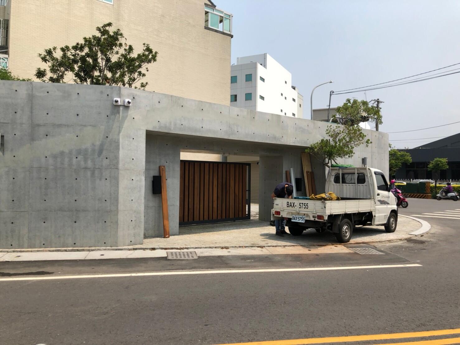 車庫門/大門/小門/滑軌門/旋轉門/木把手