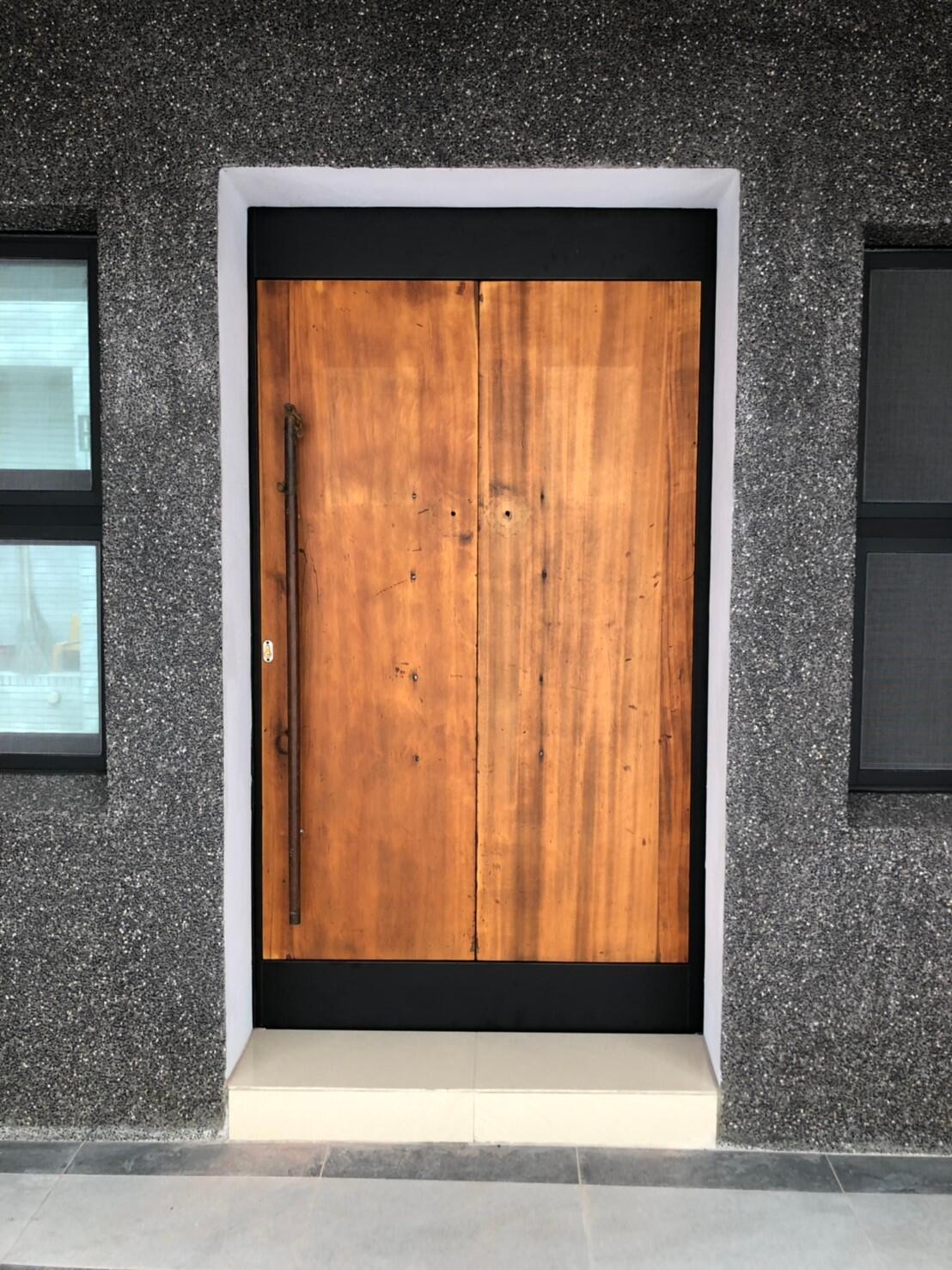 車庫門/大門/小門/滑軌門/旋轉門/木把手