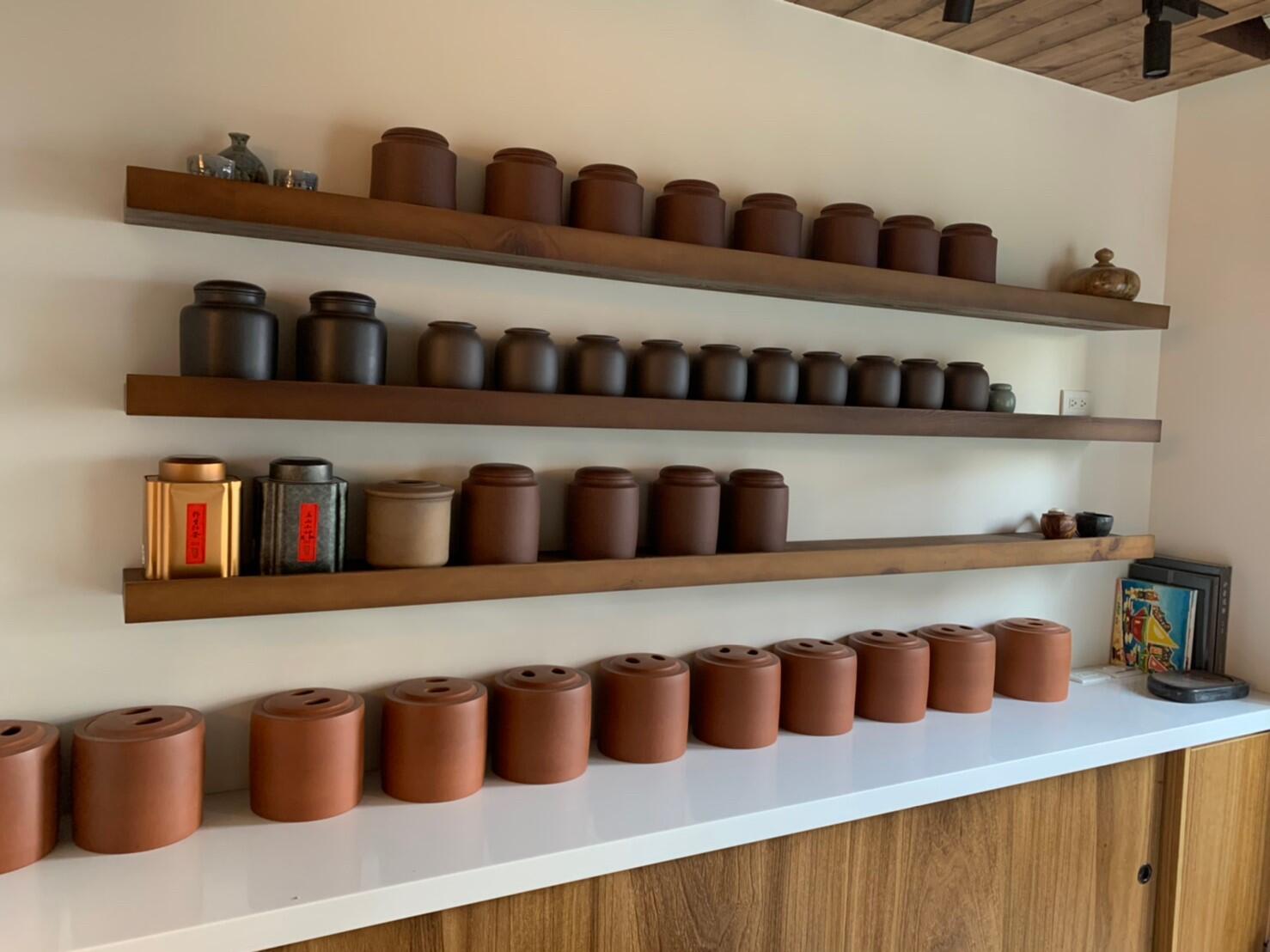 層板/層架/樓梯蓋板 層板的鐵件或是隱藏五金皆可以根據承重與結構量身訂製