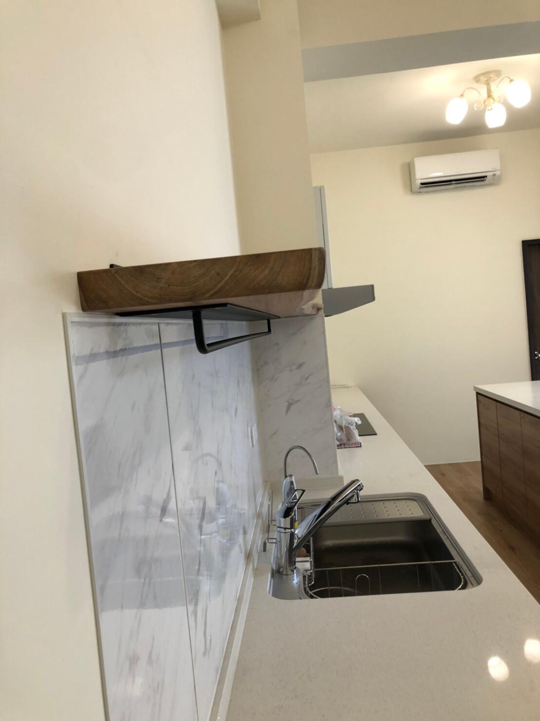 層板/層架/樓梯蓋板 層板的鐵件或是隱藏五金皆可以根據承重與結構量身訂製