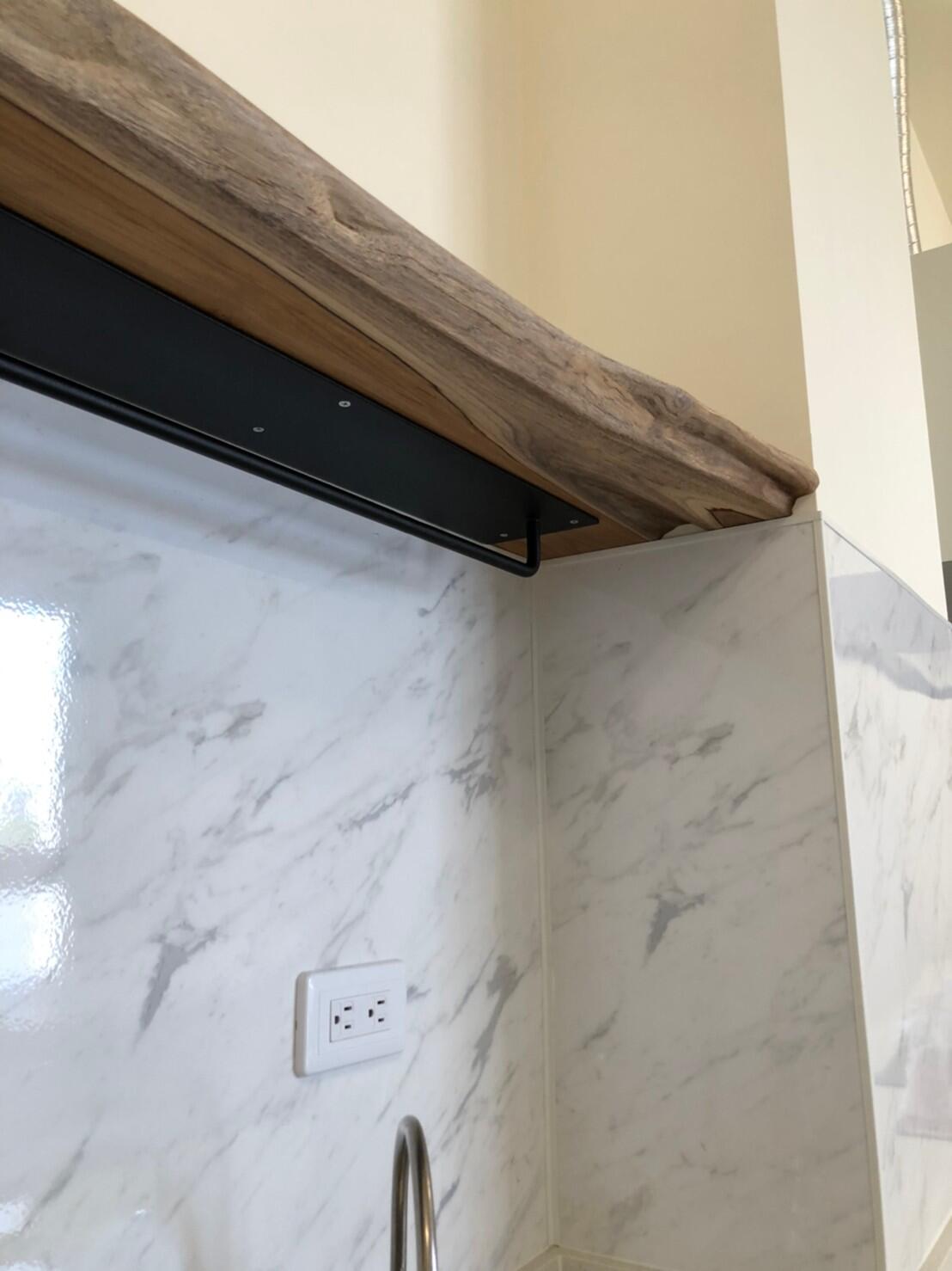 層板/層架/樓梯蓋板 層板的鐵件或是隱藏五金皆可以根據承重與結構量身訂製