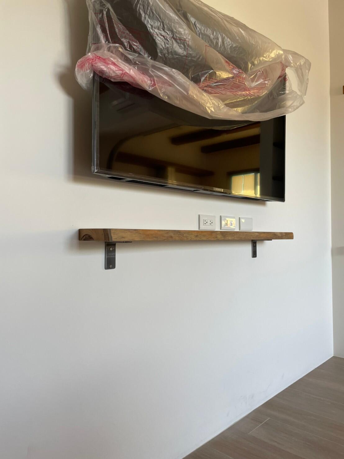 層板/層架/樓梯蓋板 層板的鐵件或是隱藏五金皆可以根據承重與結構量身訂製