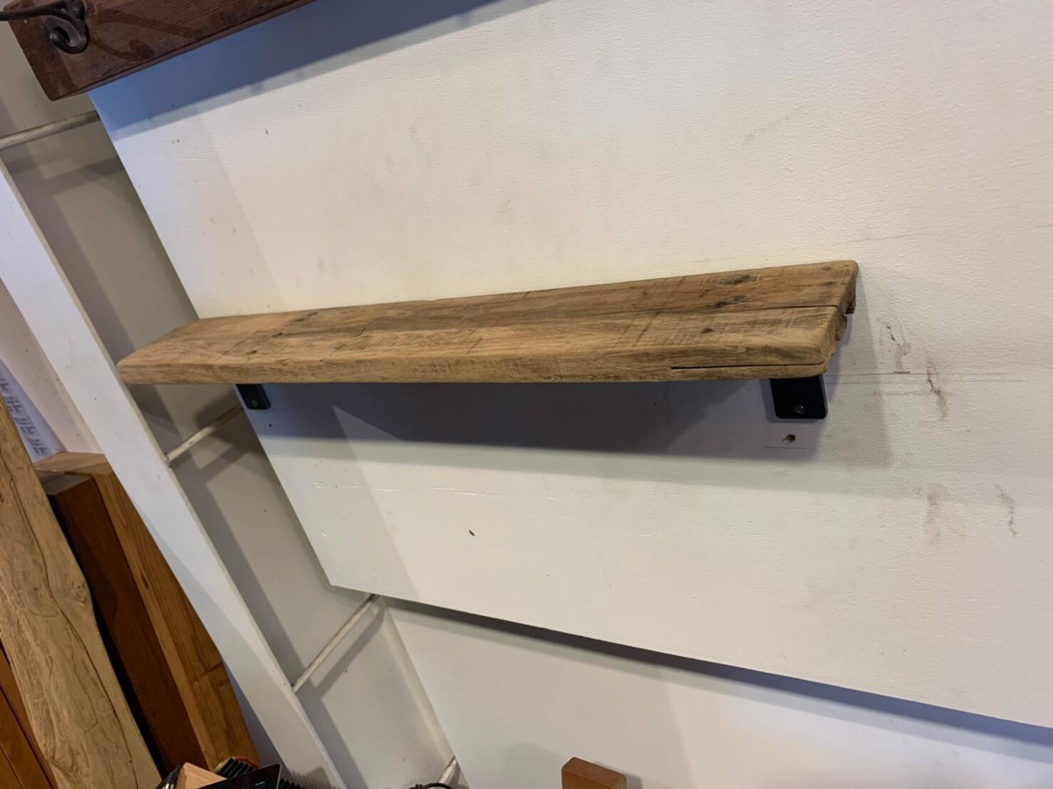 層板/層架/樓梯蓋板 層板的鐵件或是隱藏五金皆可以根據承重與結構量身訂製