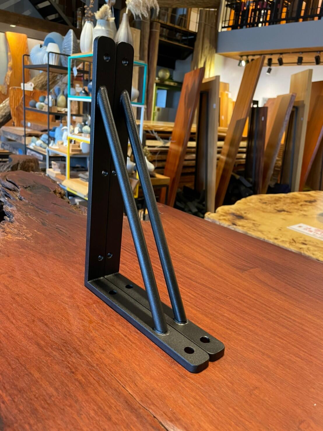 層板/層架/樓梯蓋板 層板的鐵件或是隱藏五金皆可以根據承重與結構量身訂製