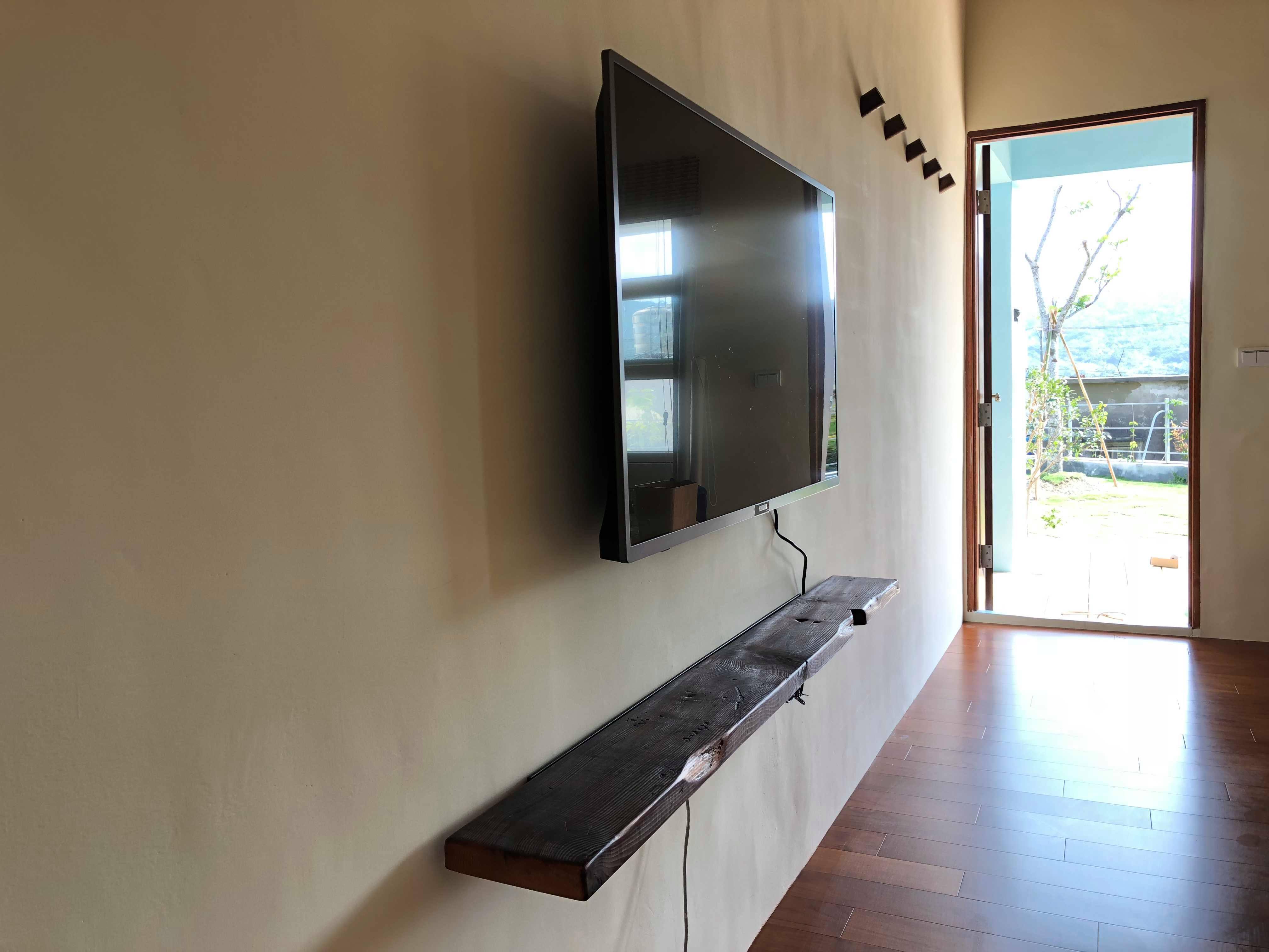 層板/層架/樓梯蓋板 層板的鐵件或是隱藏五金皆可以根據承重與結構量身訂製