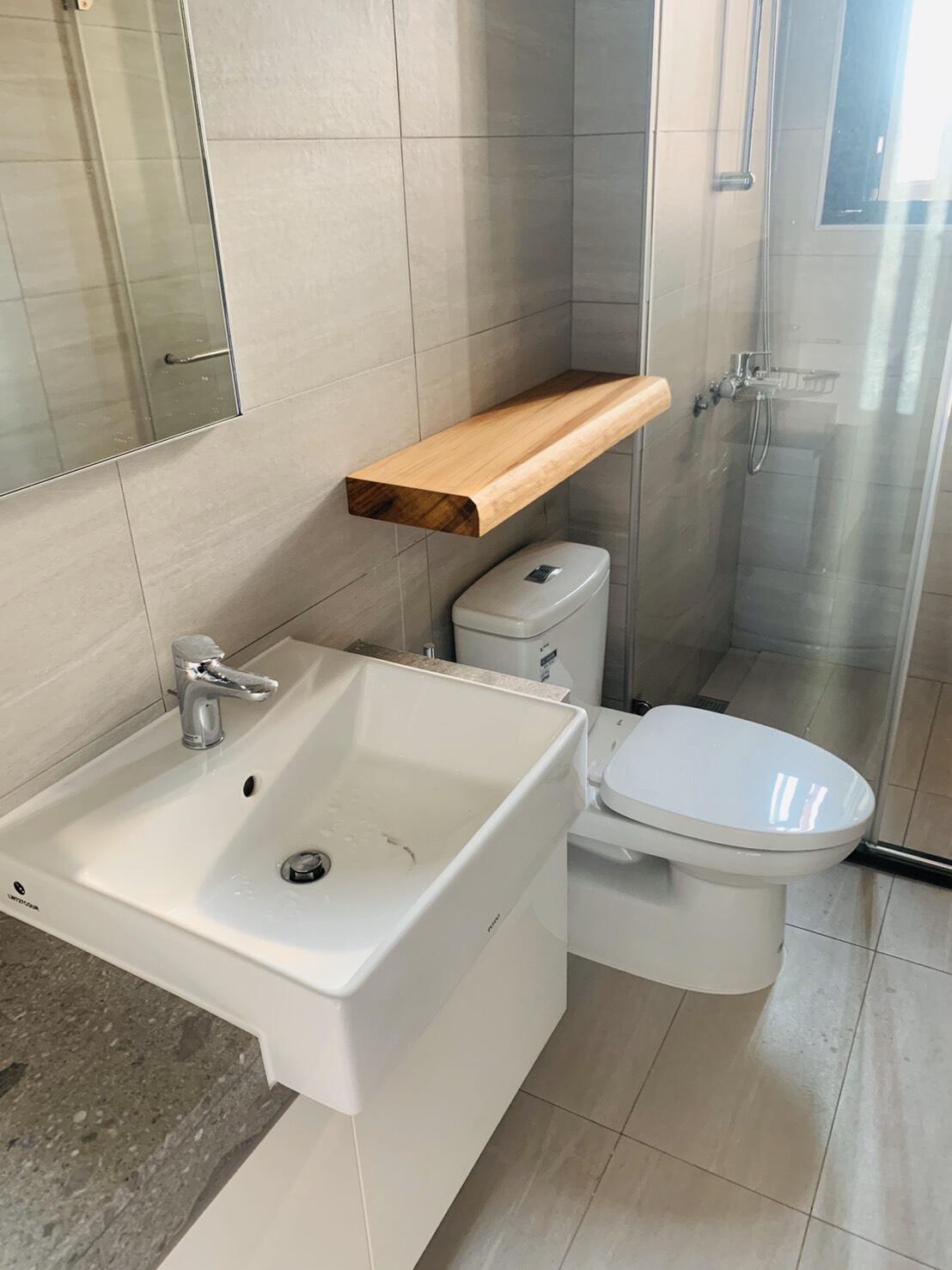 層板/層架/樓梯蓋板 層板的鐵件或是隱藏五金皆可以根據承重與結構量身訂製