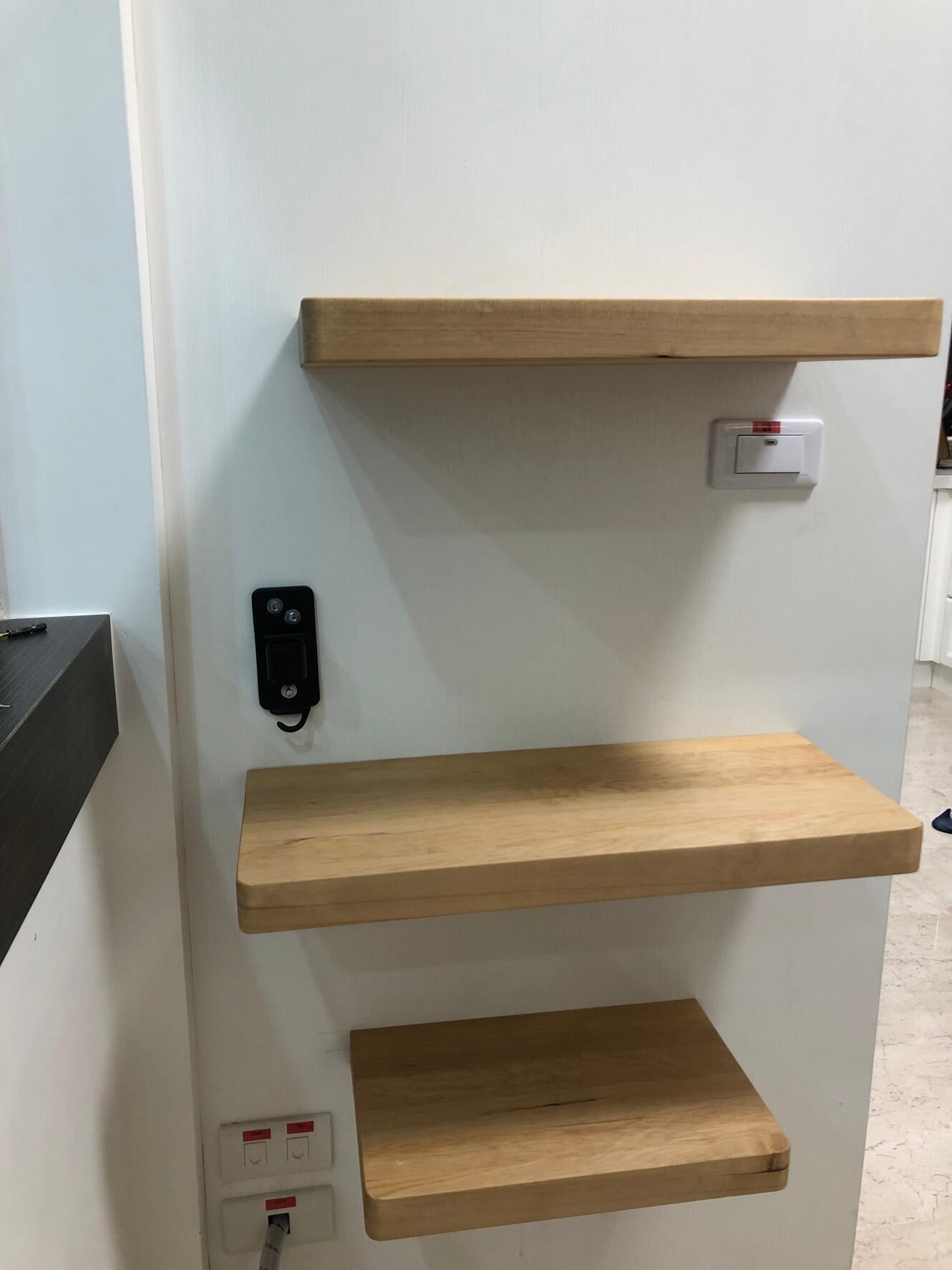 層板/層架/樓梯蓋板 層板的鐵件或是隱藏五金皆可以根據承重與結構量身訂製