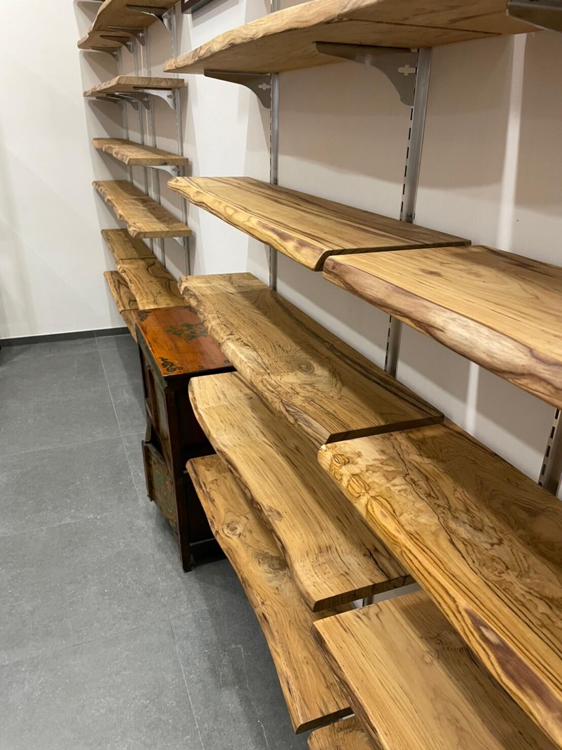 層板/層架/樓梯蓋板 層板的鐵件或是隱藏五金皆可以根據承重與結構量身訂製