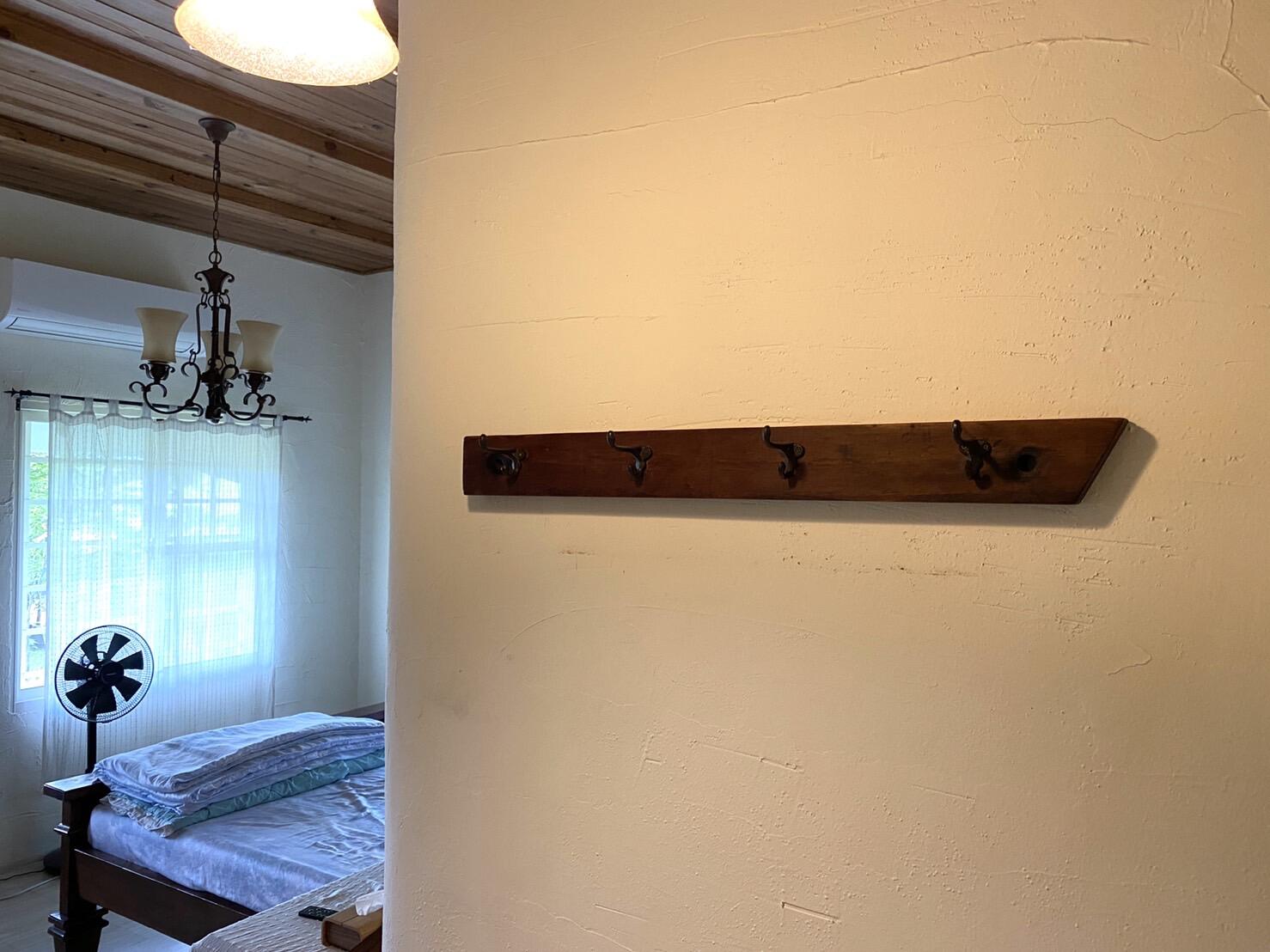 層板/層架/樓梯蓋板 層板的鐵件或是隱藏五金皆可以根據承重與結構量身訂製