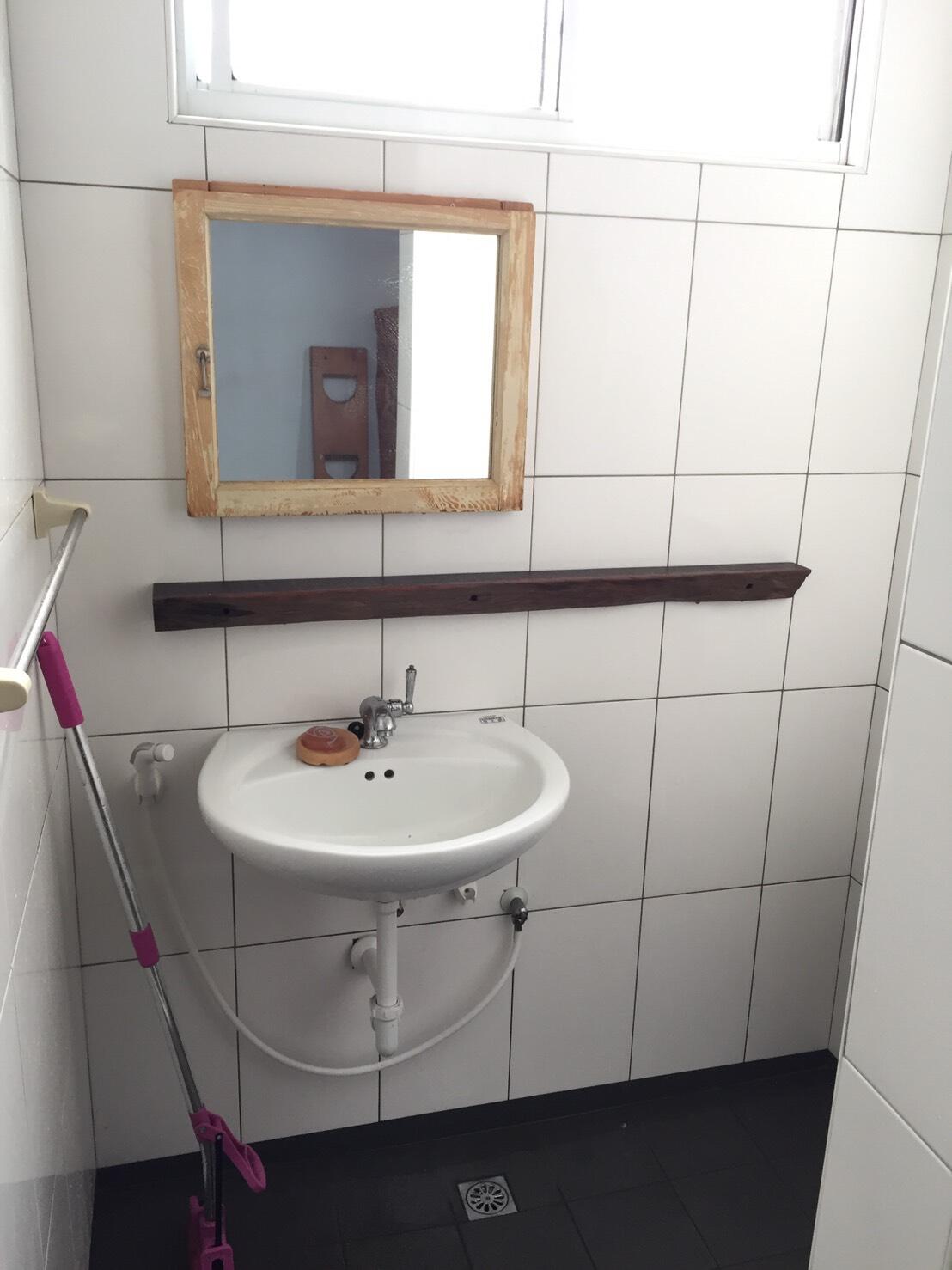 層板/層架/樓梯蓋板 層板的鐵件或是隱藏五金皆可以根據承重與結構量身訂製